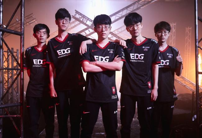 八国脚的战 八国脚的战