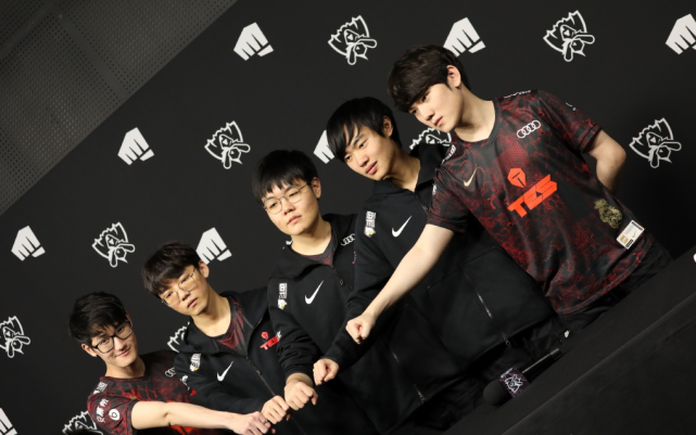 足球比赛总 足球比赛总